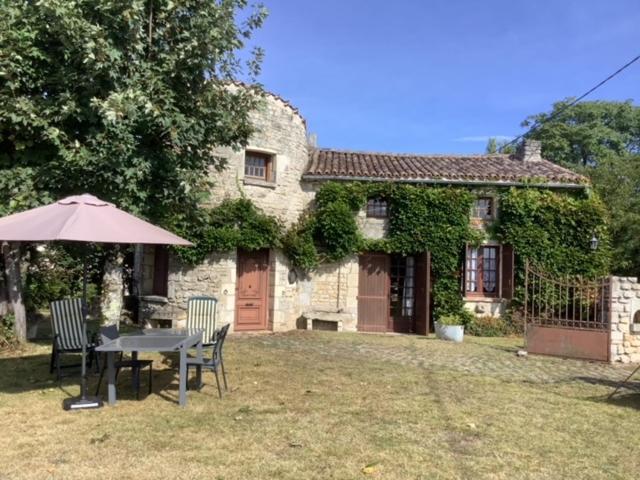 Traditional Charentais Cottage In Countryside 25 Minutes From Royan Balanzac Bagian luar foto