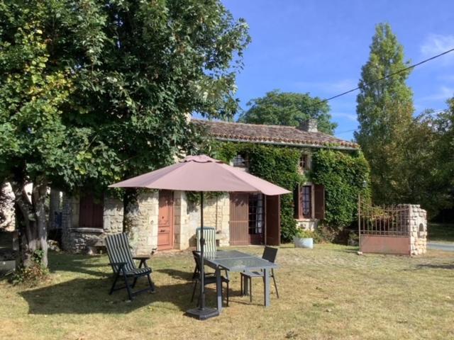 Traditional Charentais Cottage In Countryside 25 Minutes From Royan Balanzac Bagian luar foto